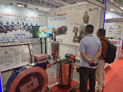 合肥華運機械參加深圳國際電池技術(shù)展覽會現(xiàn)場
